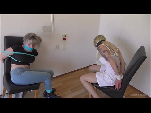 ❤️ нашъаманд / баста ва gagged / духтарак дар изтироб Порно босифат дар мо