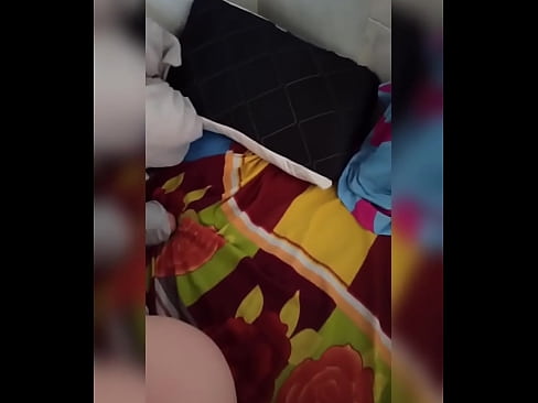 ❤️ Ҳамҳуҷраи ман дар хона танҳо мемонад, зеро шавҳараш ба рухсатӣ меравад ва ман аз фурсат истифода бурда, ӯро сиҳат мекунам ва харашро аз шир пур мекунам Порно босифат дар мо