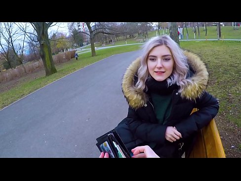 ❤️ Кончаҳои гарми бегонаро барои пул фурӯ мебарад - минет дар парк аз ҷониби Ева Элфи Порно босифат дар мо
